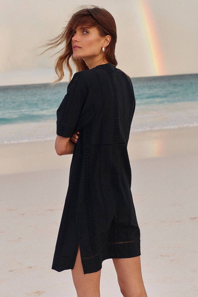 Webcrop_LAKE_Q2Webcrop_Bahamas_SecondShooter_Daywear_CafeDress_BlackEyelet_2596