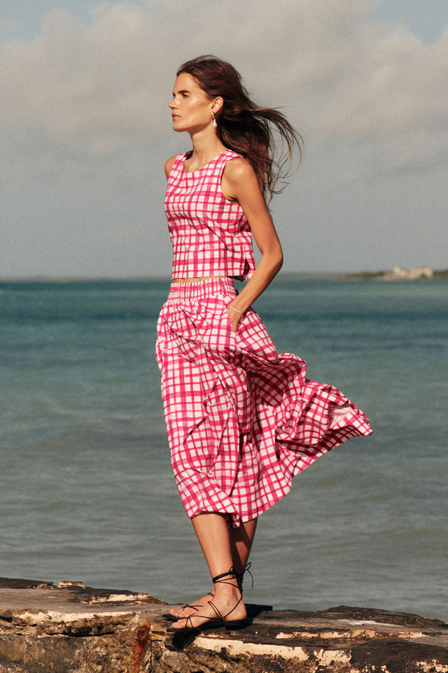 Webcrop_LAKE_Q2_Bahamas_Campaign_Daywear_TerraceSkirtSetinMagentaPainterlyGingham_CCFave_223